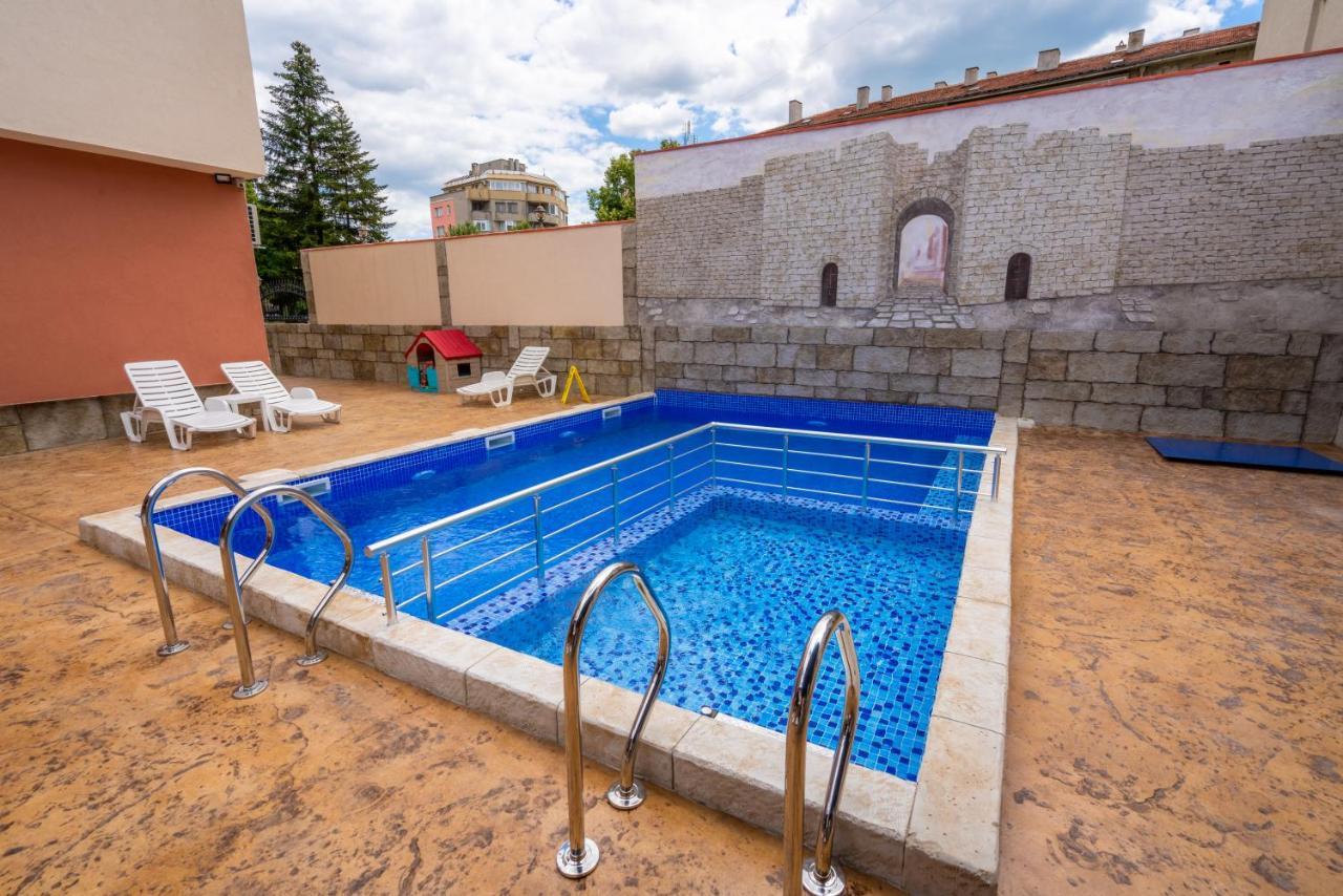 Family Hotel Preslav Экстерьер фото