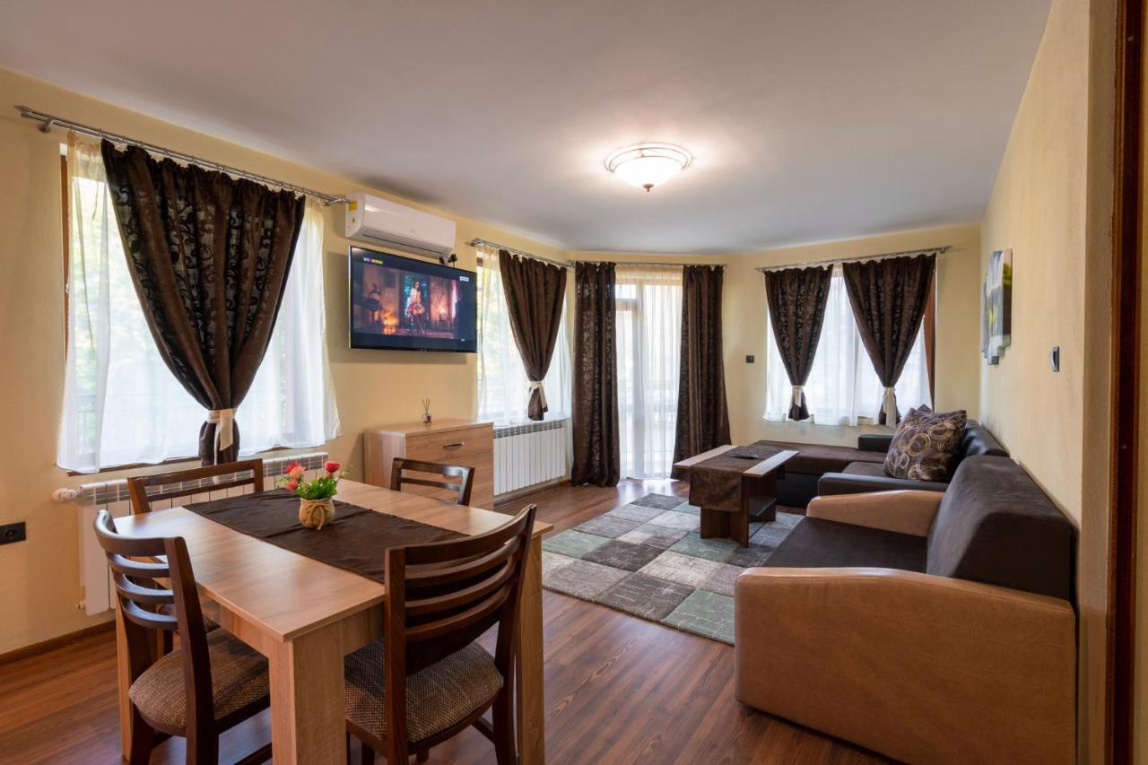 Family Hotel Preslav Экстерьер фото