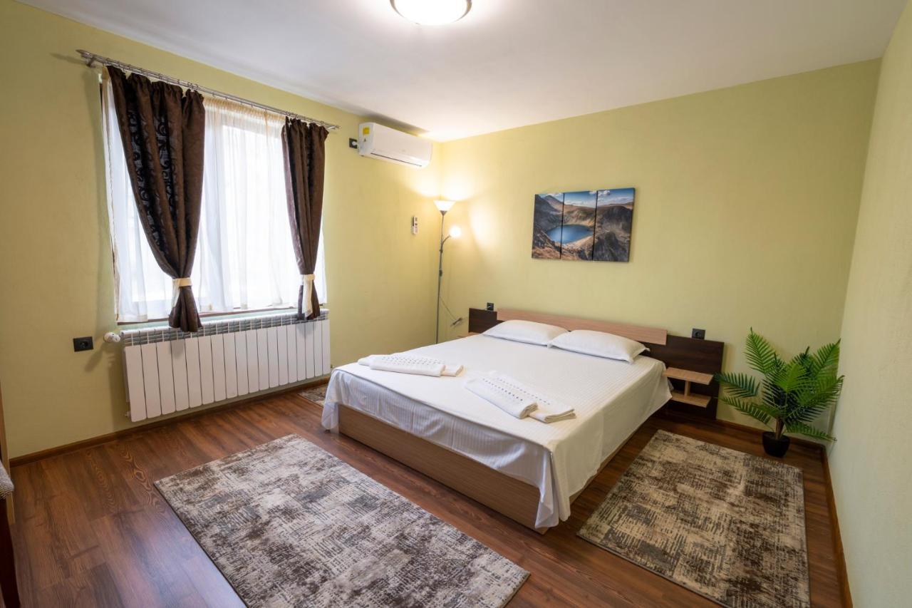 Family Hotel Preslav Экстерьер фото